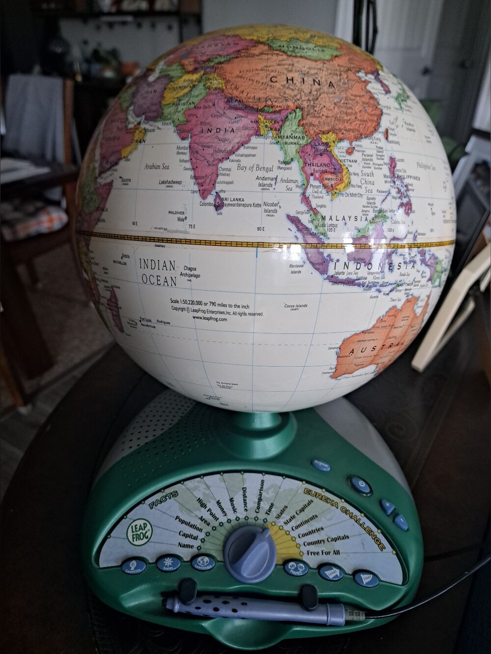 VTG Leap Frog Interactive Talking Smart Globe Eureka Challenge Geography Stylus